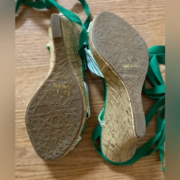 Bamboo wedge peep-toe sandals. - Picture 3 of 4